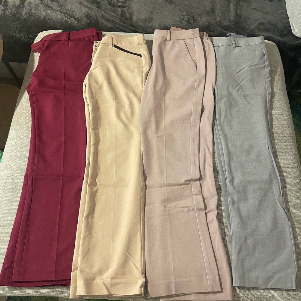 Size 0 short express pants. Tan ones are a 00 short. Barely worn. Like new.